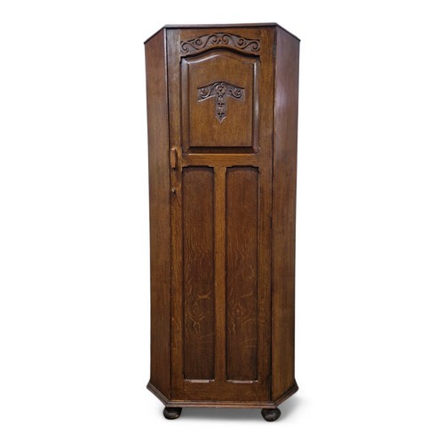 Carved oak fitted - oak,
