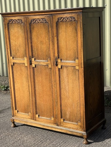 Superb carved oak - arts, &